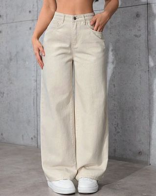 Women Relaxed Fit Jeans with Insert Pockets