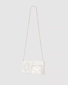 Twist Classic Clutch