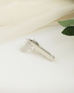 Shein Men Hammered Gun Shaped Slip on Tie Pins